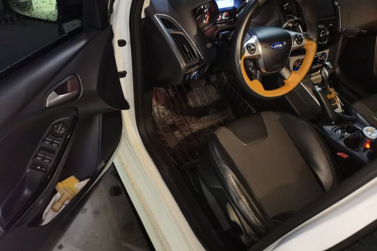 Used Ford Focus 2012 Hatchback 2.0L Automatic Luxury Sport Model Driver Seat