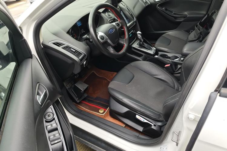 Used Ford Focus 2012 Sedan 1.6L Automatic Fashion Edition Driver Seat