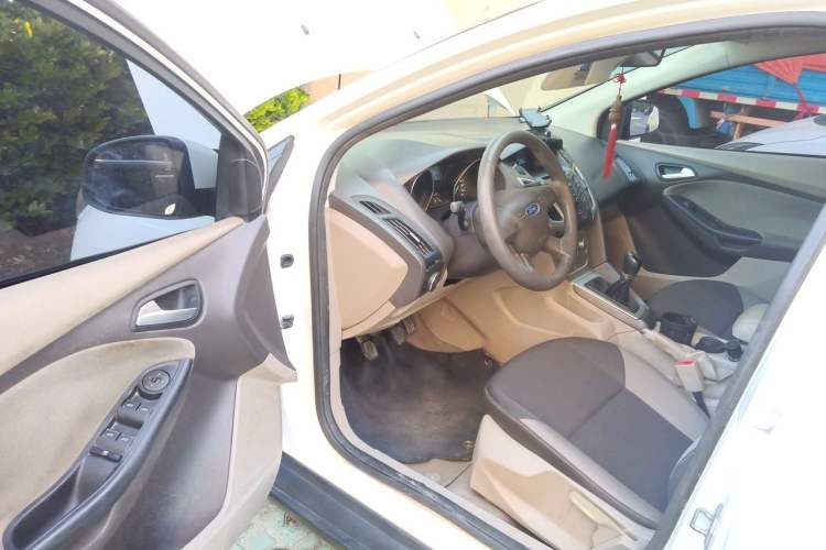Used Ford Focus 2012 Sedan 1.6L Manual Comfort Model Driver Seat