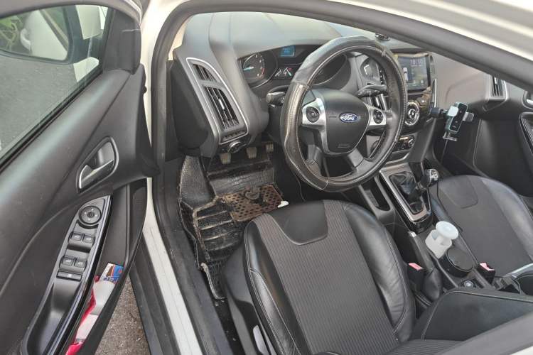 Used Ford Focus 2012 Hatchback 1.6L Manual Fashion Edition Driver Seat
