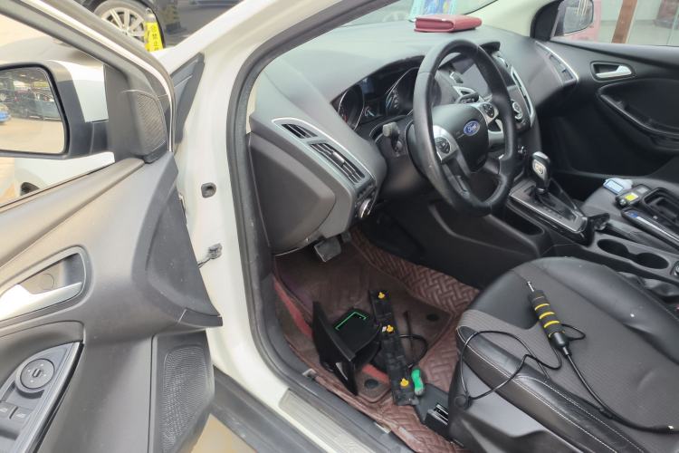 Used Ford Focus 2012 Sedan 1.6L Automatic Fashion Edition Driver Seat