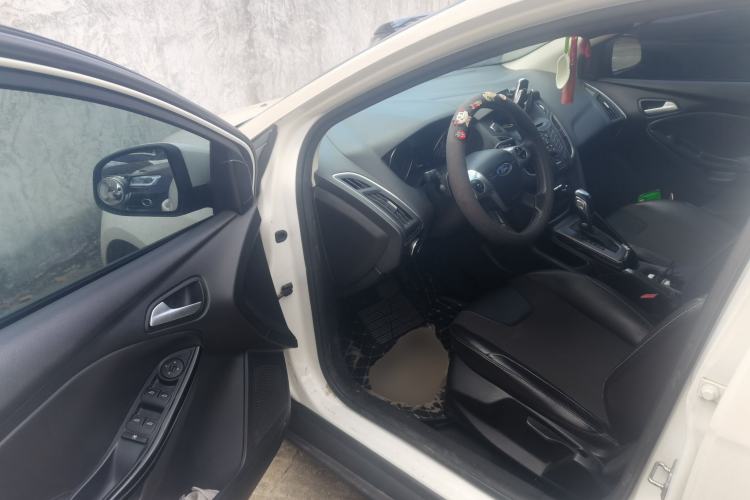 Used Ford Focus 2012 Sedan 1.6L Automatic Fashion Edition Driver Seat