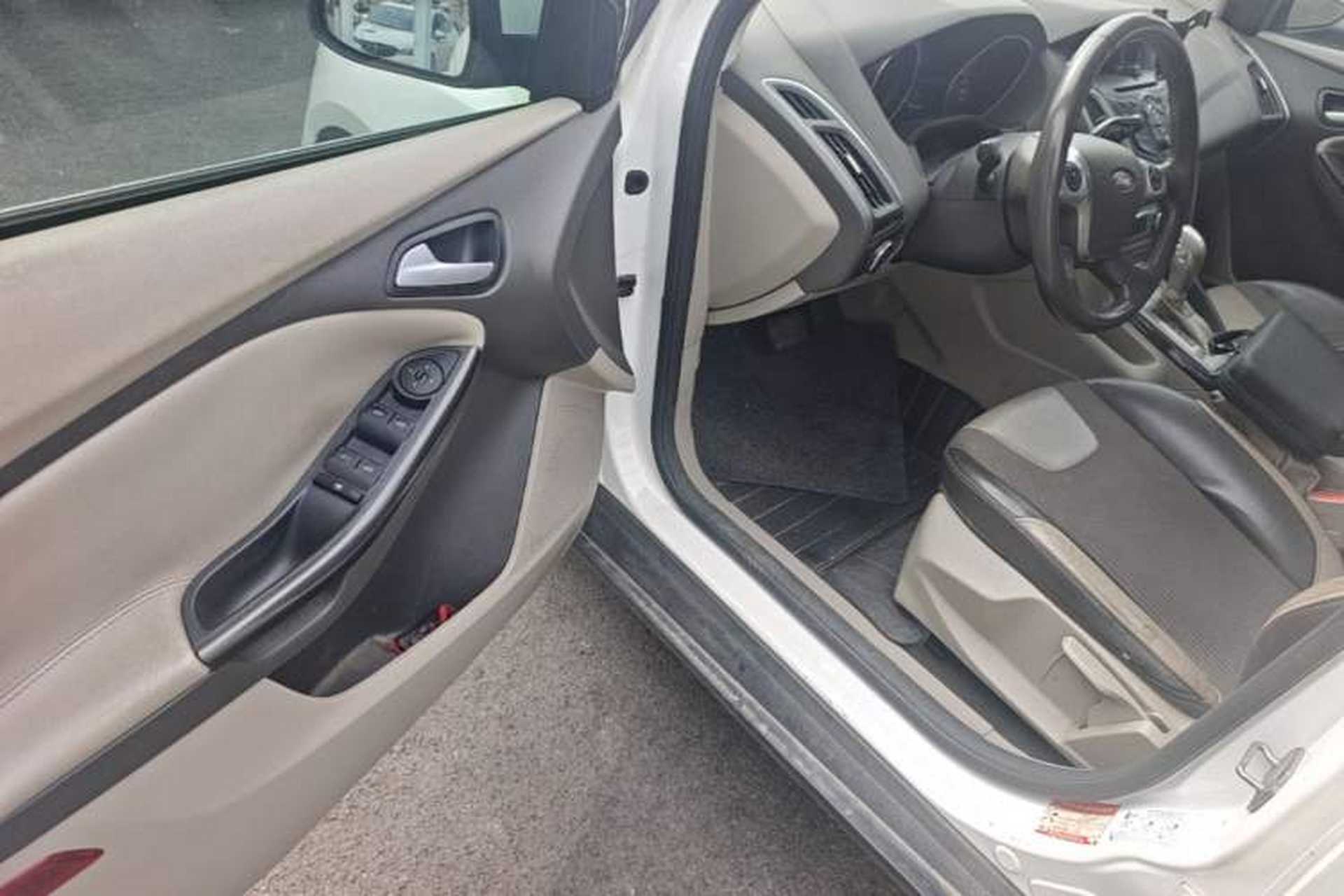Used Ford Focus 2012 Hatchback 1.6L Automatic Fashion Edition Driver Seat