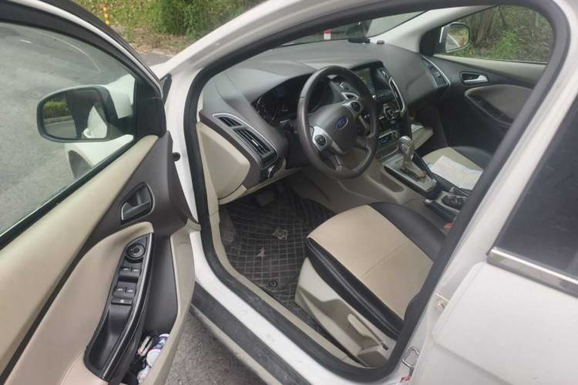 Used Ford Focus 2012 Sedan 1.6L Automatic Fashion Edition Driver Seat