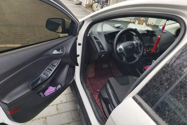 Used Ford Focus 2012 Hatchback 1.6L Automatic Fashion Edition Driver Seat
