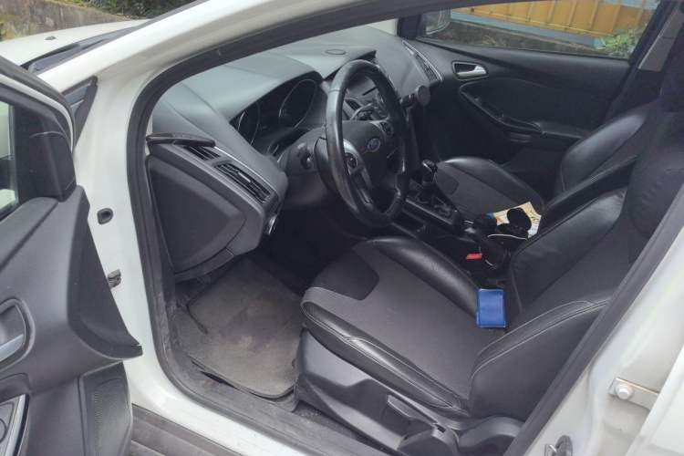 Used Ford Focus 2012 Sedan 1.6L Manual Fashion Edition Driver Seat