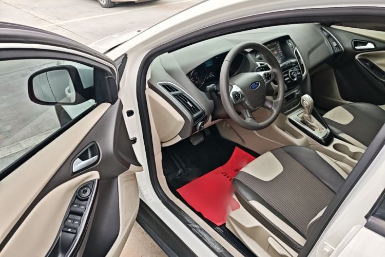 Used Ford Focus 2012 Hatchback 1.6L Automatic Fashion Edition Driver Seat