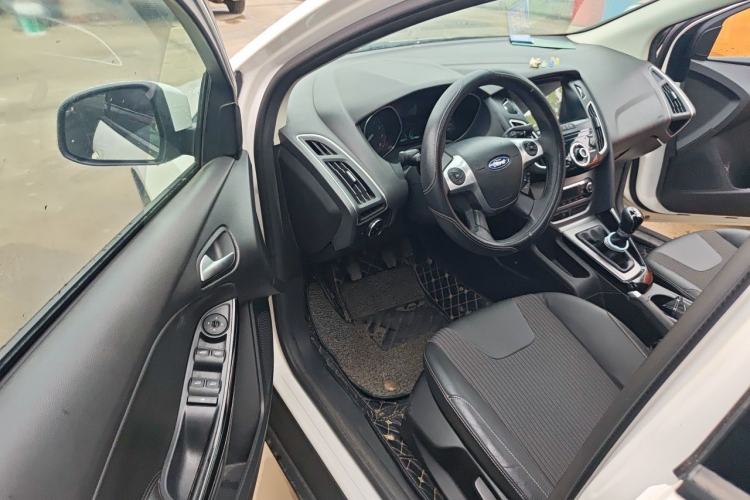 Used Ford Focus 2012 Sedan 1.6L Manual Fashion Edition Driver Seat