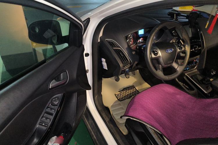 Used Ford Focus 2012 Sedan 1.6L Manual Fashion Edition Driver Seat