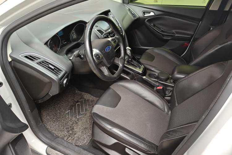 Used Ford Focus 2012 Sedan 1.6L Automatic Fashion Edition Driver Seat