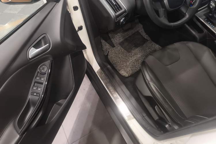 Used Ford Focus 2012 Sedan 1.6L Automatic Fashion Edition Driver Seat