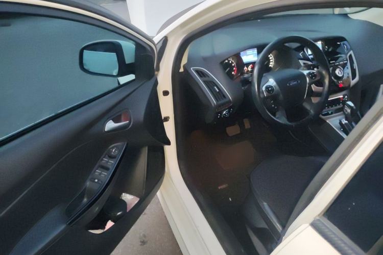 Used Ford Focus 2012 Hatchback 2.0L Automatic Luxury Sport Model Driver Seat