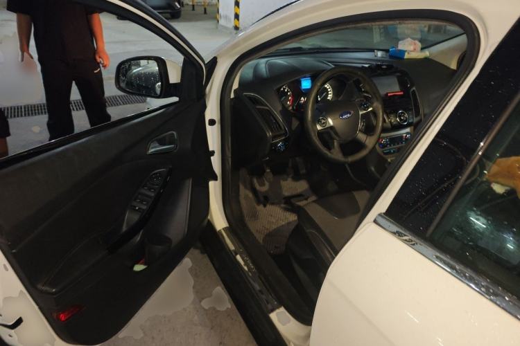 Used Ford Focus 2012 Sedan 1.6L Manual Fashion Edition Driver Seat