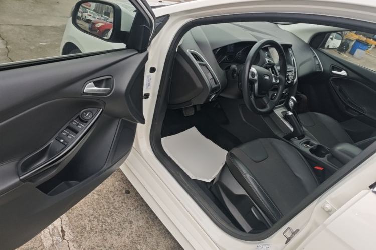 Used Ford Focus 2012 Hatchback 2.0L Automatic Luxury Sport Model Driver Seat