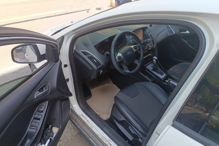 Used Ford Focus 2012 Hatchback 1.6L Automatic Fashion Edition Driver Seat
