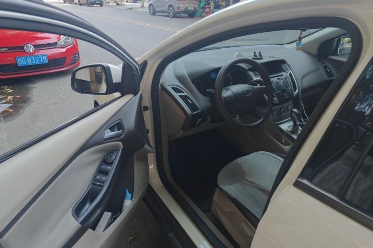 Used Ford Focus 2012 Sedan 1.6L Automatic Comfort Model Driver Seat