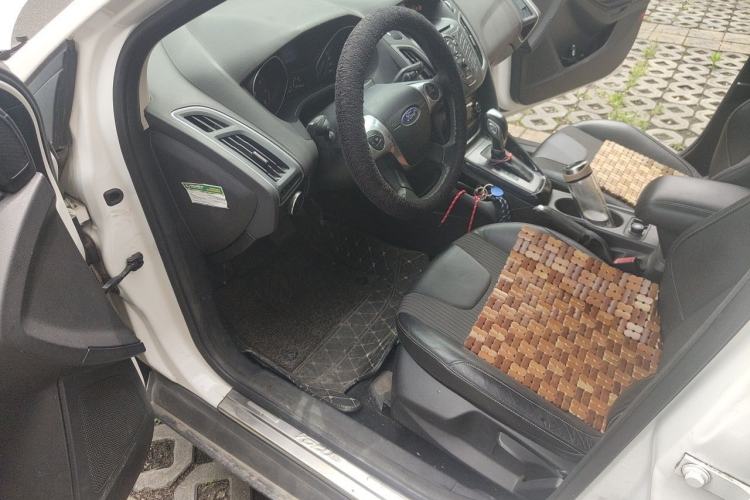 Used Ford Focus 2012 Hatchback 1.6L Automatic Fashion Edition Driver Seat