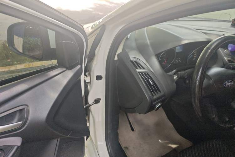 Used Ford Focus 2012 Hatchback 1.6L Manual Comfort Model Driver Seat