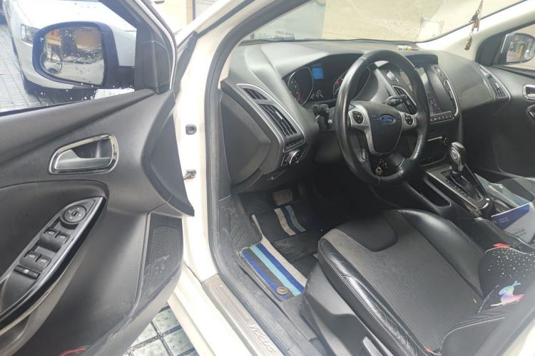 Used Ford Focus 2012 Hatchback 1.6L Automatic Fashion Edition Driver Seat