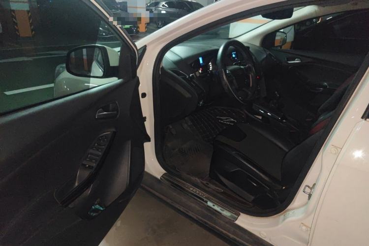 Used Ford Focus 2012 Sedan 1.6L Manual Fashion Edition Driver Seat