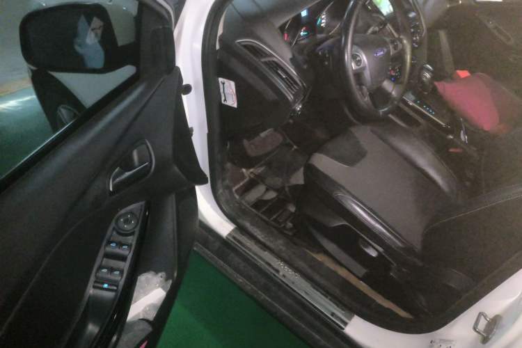Used Ford Focus 2012 Hatchback 1.6L Automatic Fashion Edition Driver Seat
