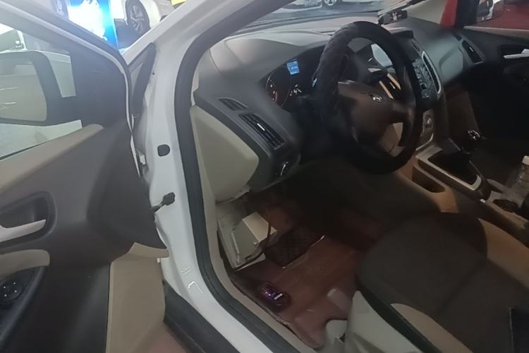 Used Ford Focus 2012 Sedan 1.6L Manual Comfort Model Driver Seat
