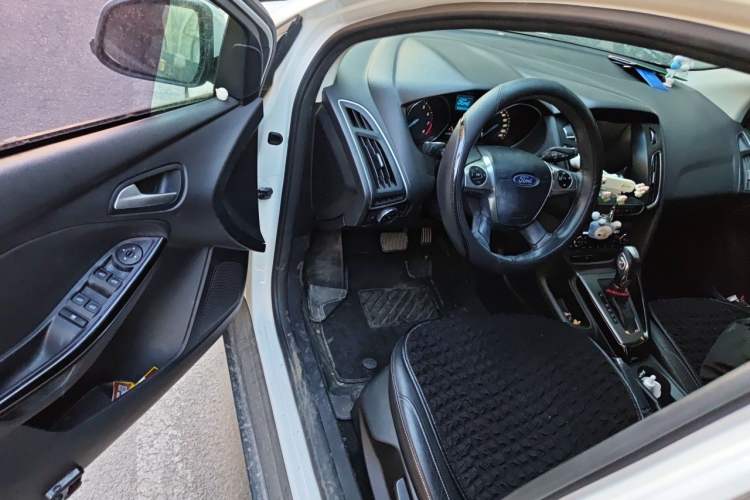 Used Ford Focus 2012 Hatchback 1.6L Automatic Fashion Edition Driver Seat