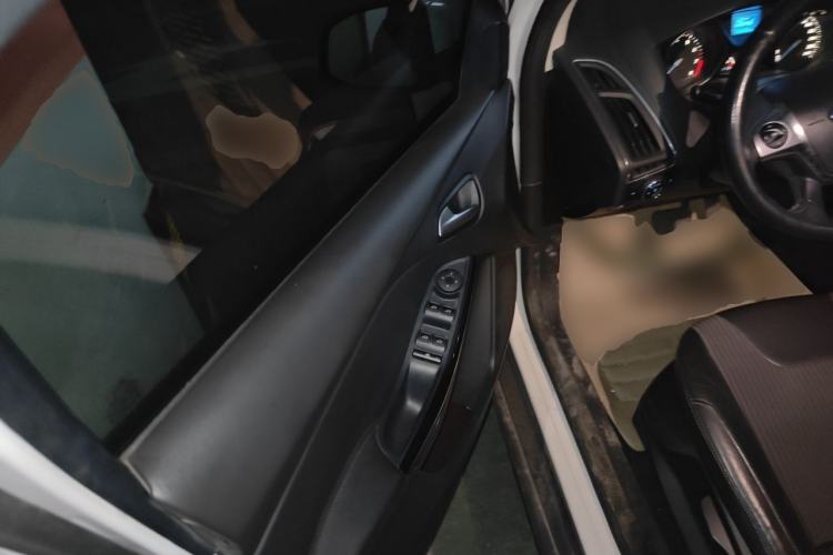 Used Ford Focus 2012 Hatchback 1.6L Automatic Fashion Edition Driver Seat