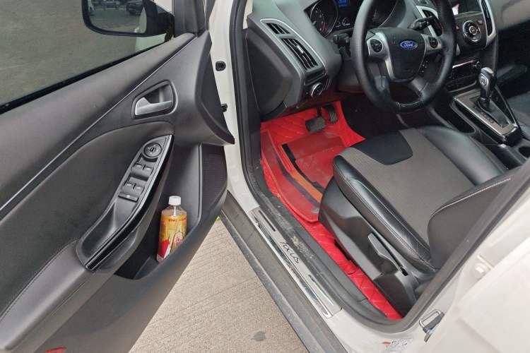 Used Ford Focus 2012 Sedan 1.6L Automatic Fashion Edition Driver Seat
