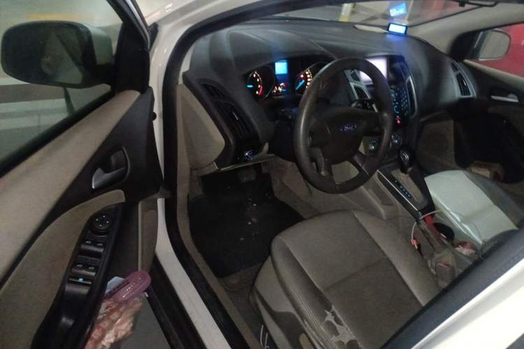 Used Ford Focus 2012 Sedan 1.6L Automatic Comfort Model Driver Seat