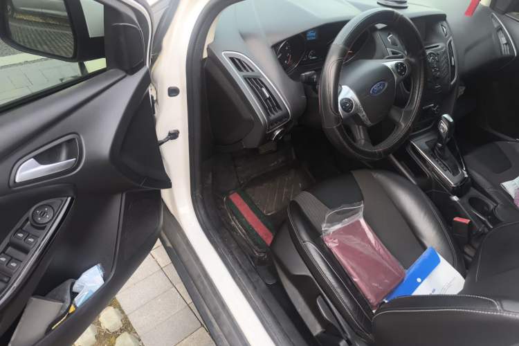 Used Ford Focus 2012 Sedan 1.6L Automatic Fashion Edition Driver Seat