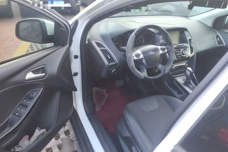 Used Ford Focus 2012 Sedan 1.6L Automatic Fashion Edition Driver Seat