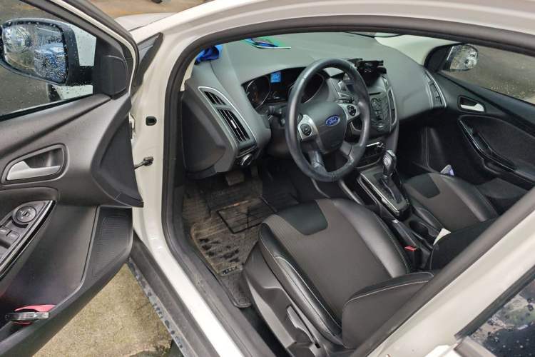 Used Ford Focus 2012 Hatchback 1.6L Automatic Fashion Edition Driver Seat