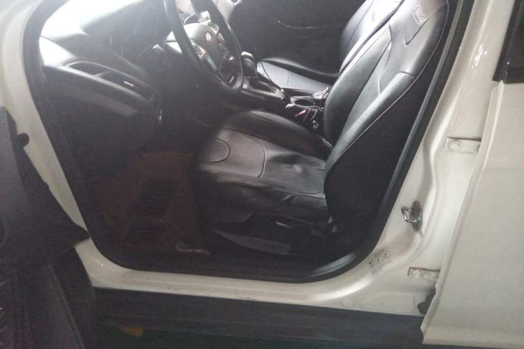 Used Ford Focus 2012 Hatchback 1.6L Automatic Fashion Edition Driver Seat