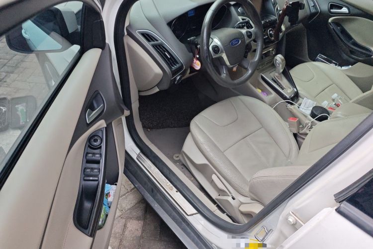 Used Ford Focus 2012 Hatchback 1.6L Automatic Fashion Edition Driver Seat
