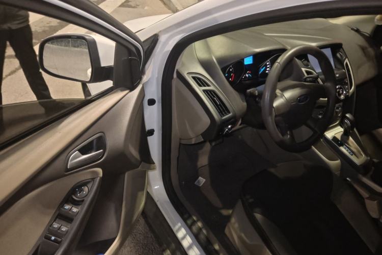 Used Ford Focus 2012 Sedan 1.6L Automatic Comfort Model Driver Seat