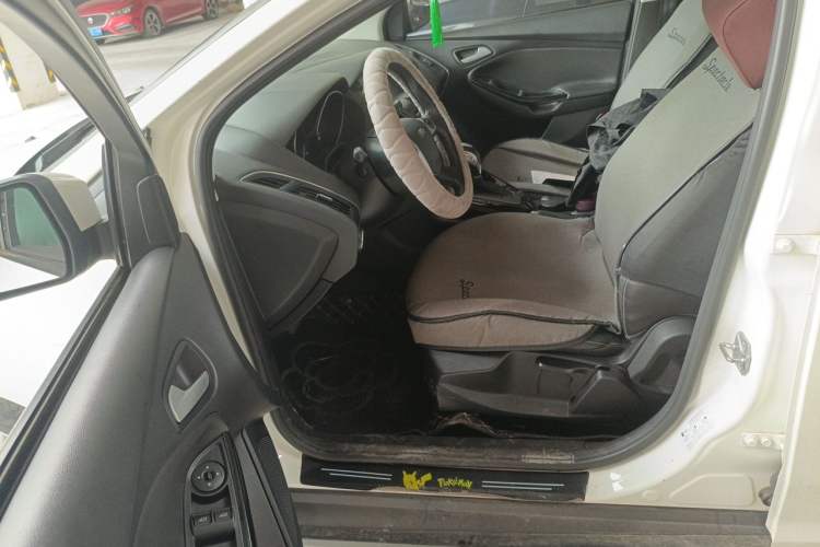 Used Ford Focus 2012 Sedan 1.6L Automatic Fashion Edition Driver Seat