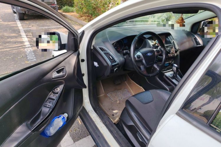 Used Ford Focus 2012 Sedan 1.6L Automatic Fashion Edition Driver Seat