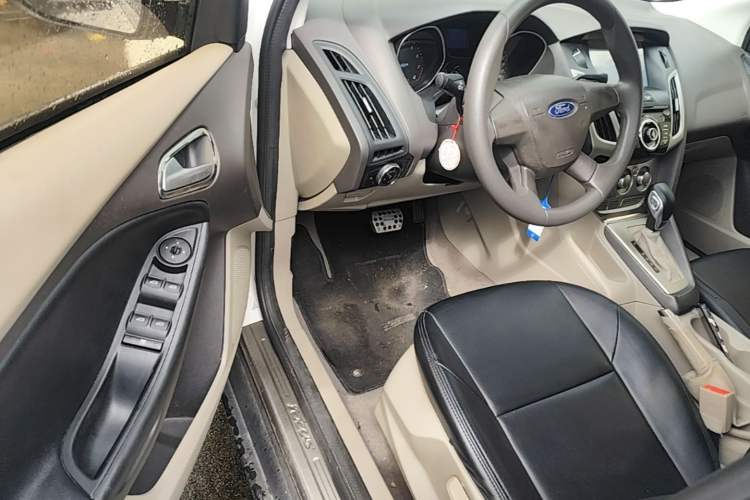 Used Ford Focus 2012 Sedan 1.6L Automatic Comfort Model Driver Seat