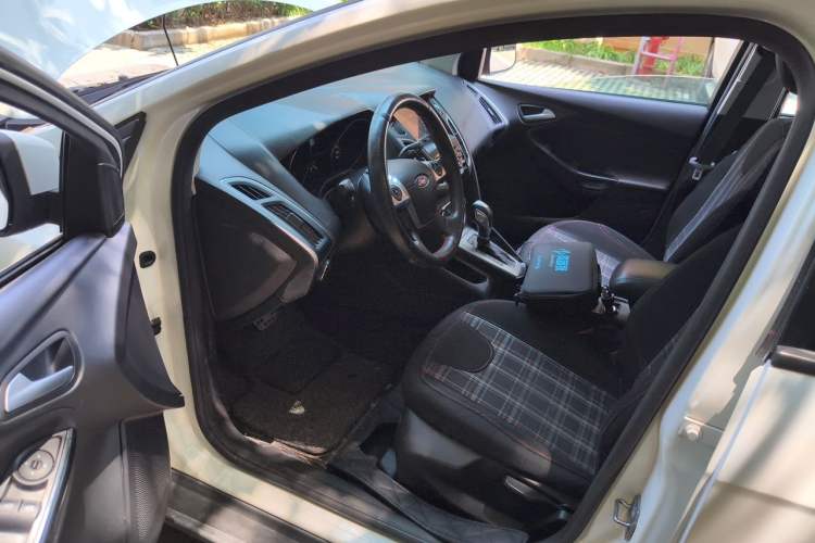 Used Ford Focus 2012 Hatchback 1.6L Automatic Fashion Edition Driver Seat