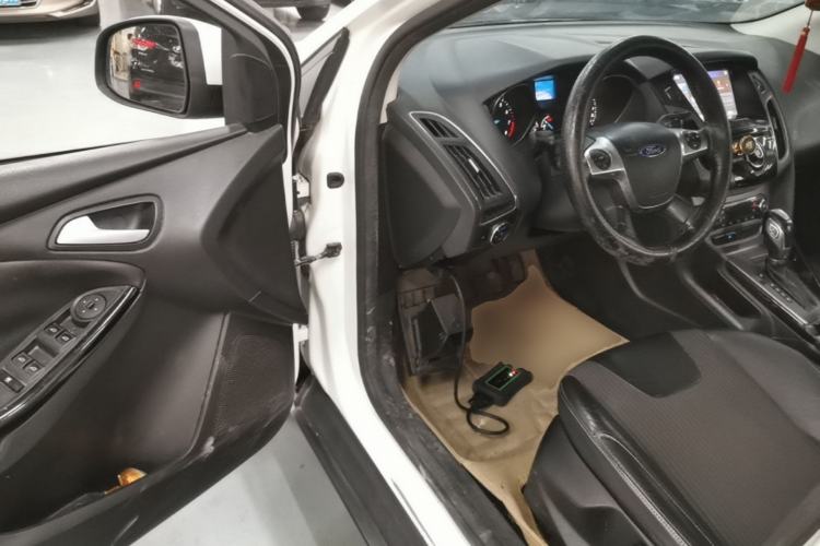 Used Ford Focus 2012 Sedan 1.6L Automatic Fashion Edition Driver Seat