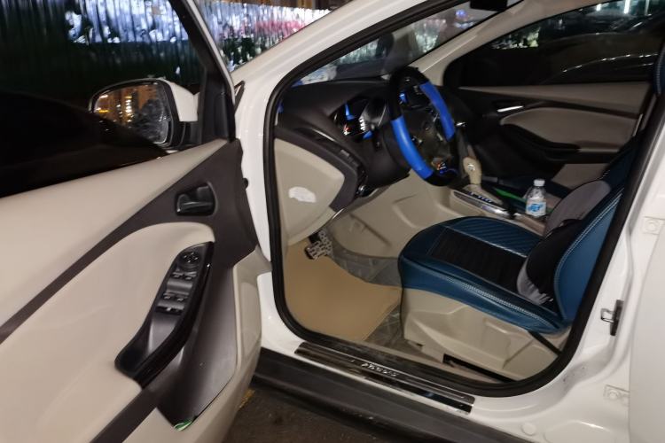 Used Ford Focus 2012 Sedan 1.6L Automatic Fashion Edition Driver Seat