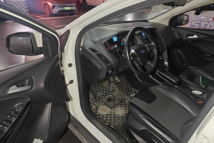Used Ford Focus 2012 Hatchback 1.6L Automatic Fashion Edition Driver Seat