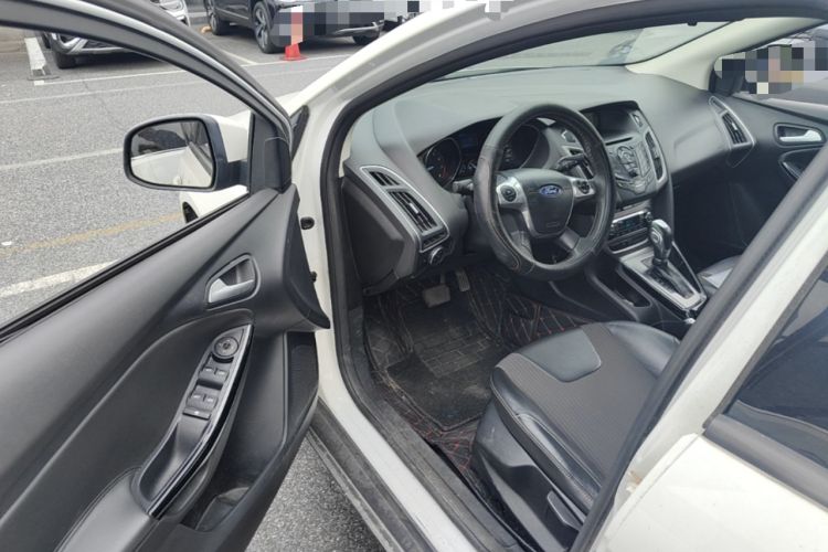 Used Ford Focus 2012 Sedan 1.6L Automatic Fashion Edition Driver Seat