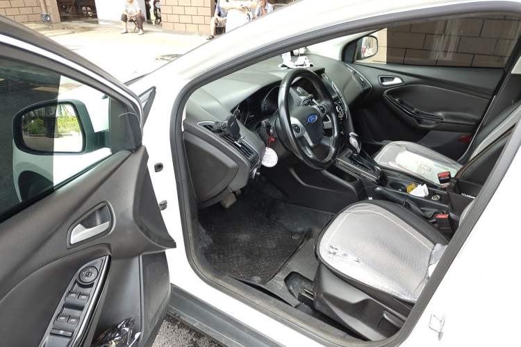 Used Ford Focus 2012 Hatchback 1.6L Automatic Fashion Edition Driver Seat