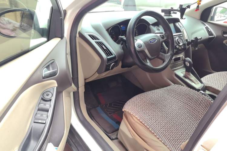 Used Ford Focus 2012 Hatchback 1.6L Automatic Fashion Edition Driver Seat