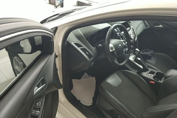 Used Ford Focus 2012 Hatchback 2.0L Automatic Luxury Sport Model Driver Seat