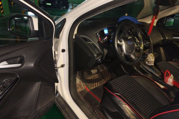Used Ford Focus 2012 Hatchback 1.6L Automatic Fashion Edition Driver Seat