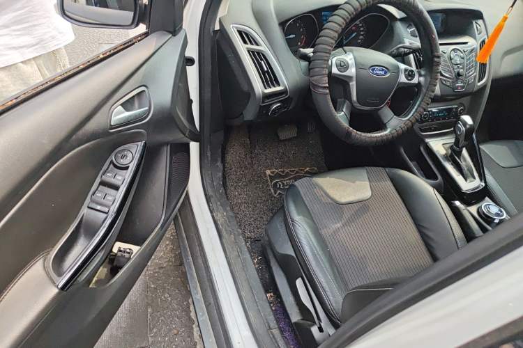 Used Ford Focus 2012 Sedan 1.6L Automatic Fashion Edition Driver Seat
