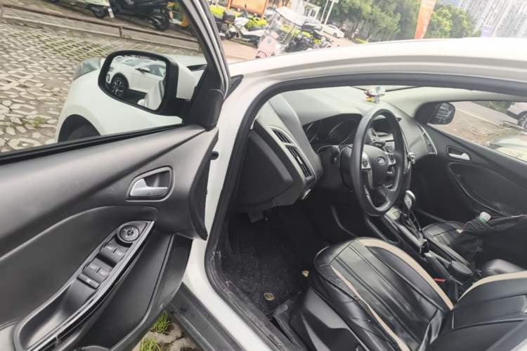 Used Ford Focus 2012 Hatchback 1.6L Automatic Fashion Edition Driver Seat
